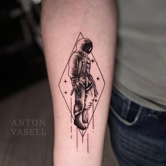 Made this astronaut design for my client! This is my 12th tattoo or  something, I love simple designs, let me know what you think 🙏 | Scrolller